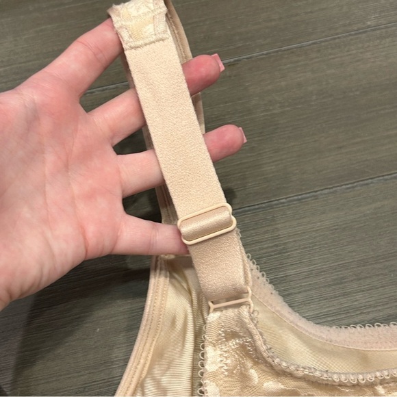 Wacoal 85567 Awareness Underwire Bra - Picture 6 of 11